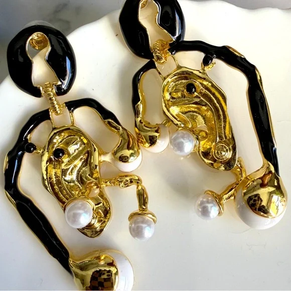 Schiaparelli Inspired Anatomy Ear Gold Tone Earrings Huge Pearl Keyhole Jewelry - Picture 6 of 9